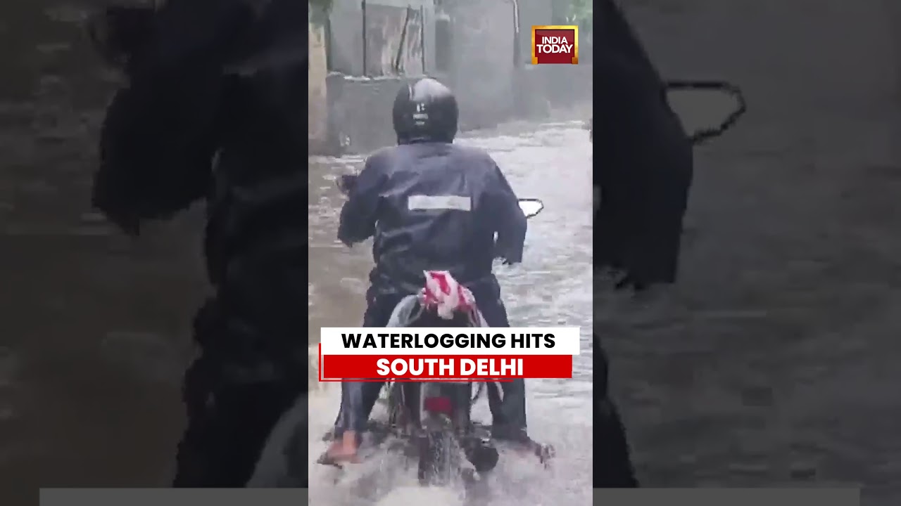 Heavy Rain Batters Delhi, Sainik Farms Roads Waterlogged | Monsoon News