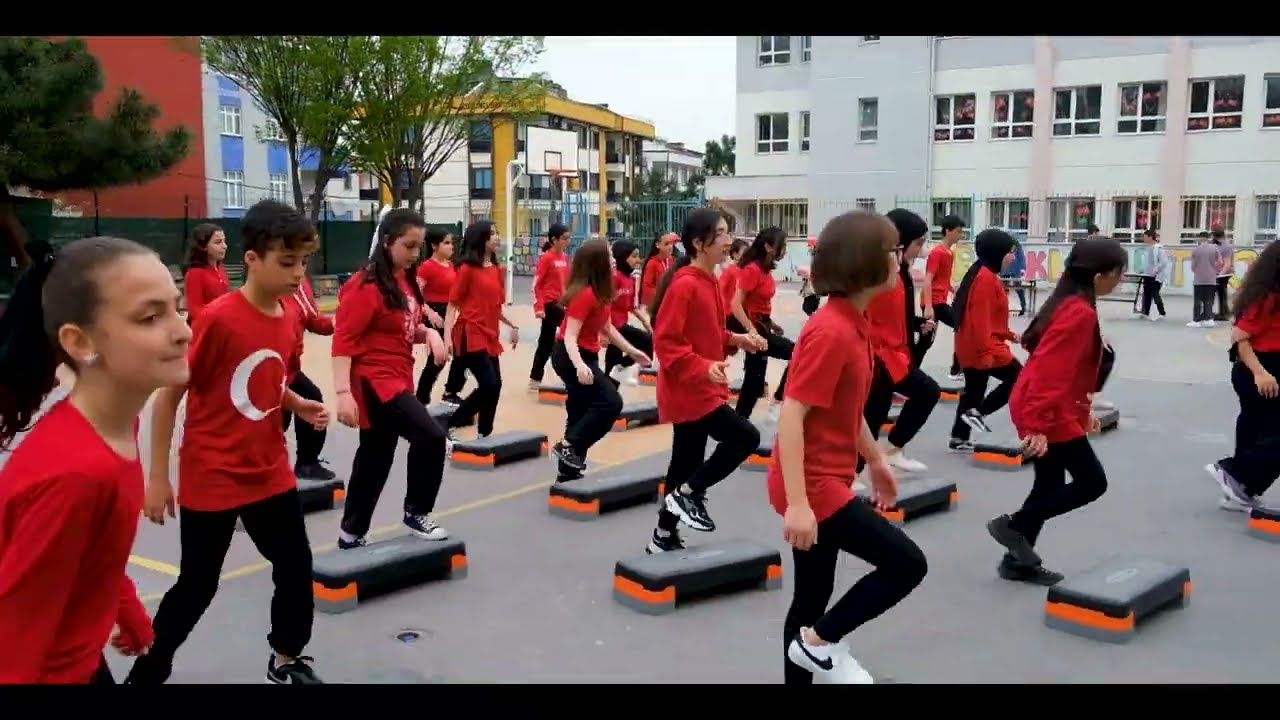 23 Nisan Step Gösterisi - AYŞE ÇARMIKLI ORTAOKULU