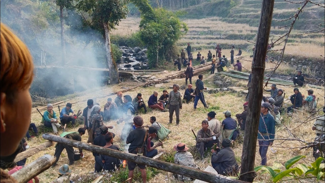 Pulling the log by the people of Yongkhao Village