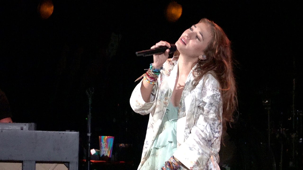 Lauren Daigle - 