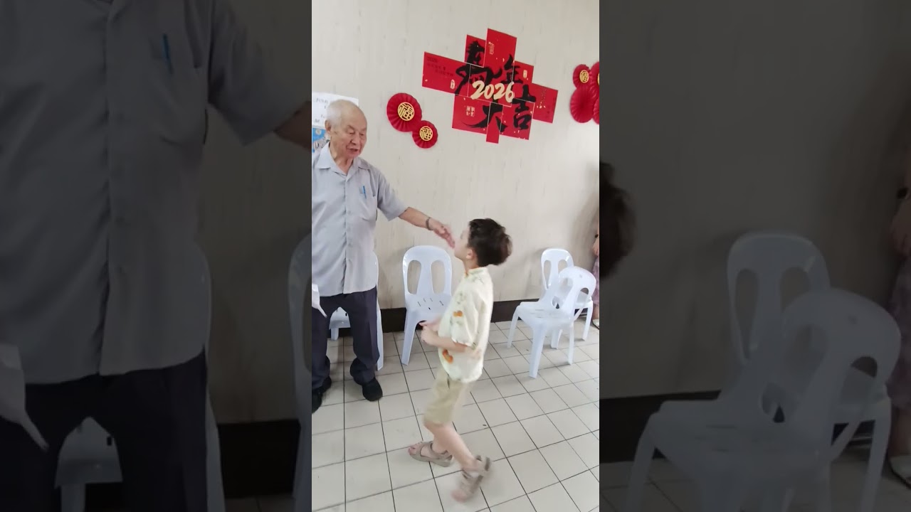 Chang Elder gave CNY speeches about Chang's Family Honour, together as one, honest and life lessons.