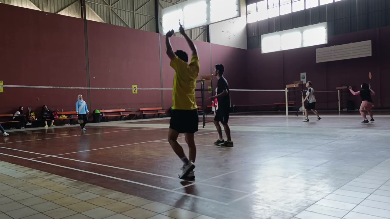 Mabar Minggu Ketawa Ketiwi Berkeringat di Gor CINDE ITENAS