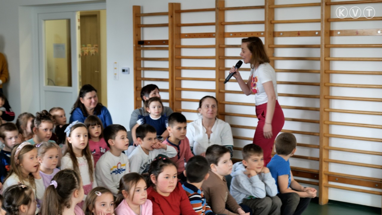 FARKASHÁZI RÉKA ÉS A TINTANYÚL SZÓRAKOZTATTA A GYEREKEKET A NAPSUGÁR OVIBAN