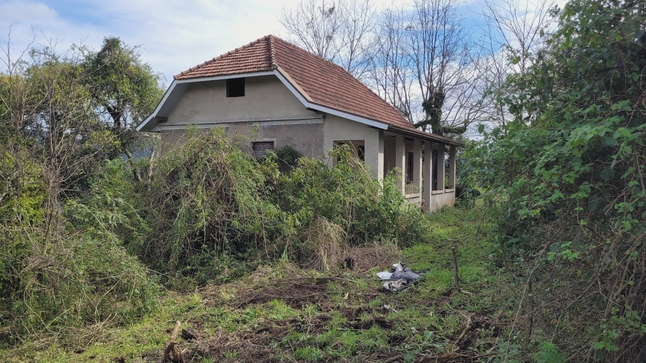 AGRICULTOR COMPROU CASA ABANDONADA  NOS ANOS 80 FOMOS VER DENTRO 