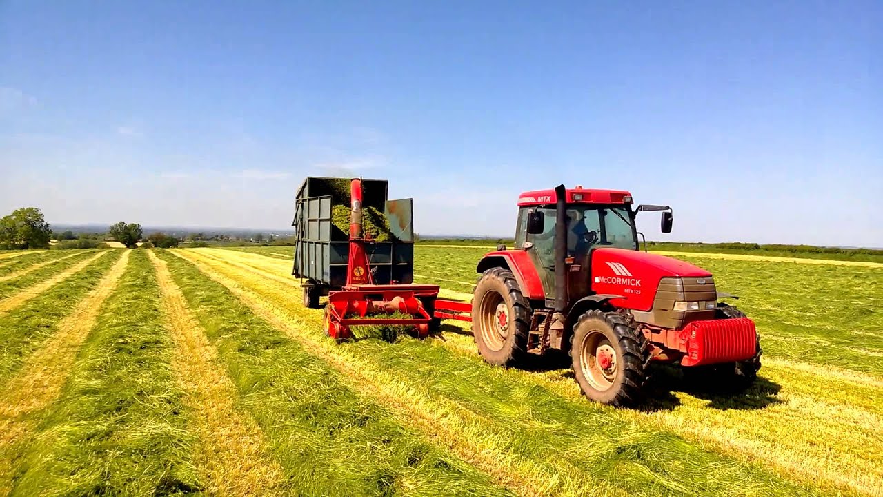 Taarup 602B Forager pulled by McCormick MTX125 - Spring 2013