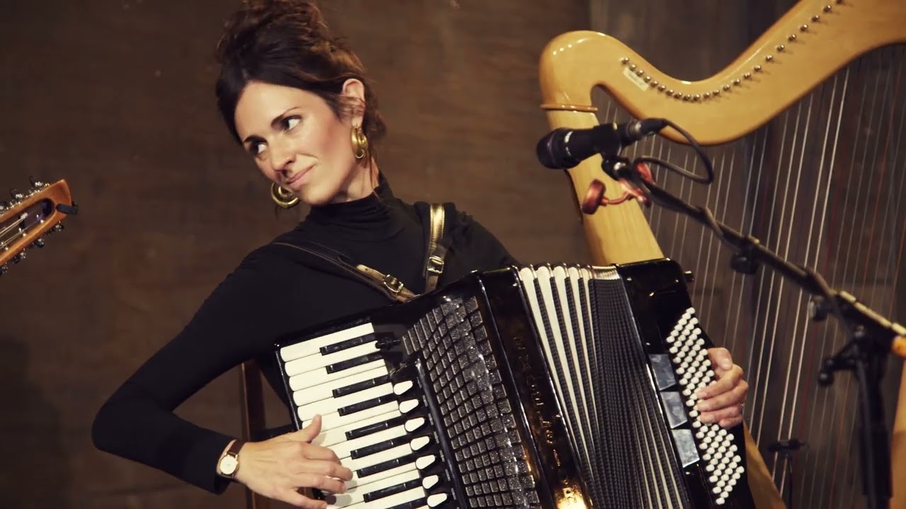 Tamsin Elliott - Uma's Song // Old Wax Jacket // A Coat of Sawdust (live)