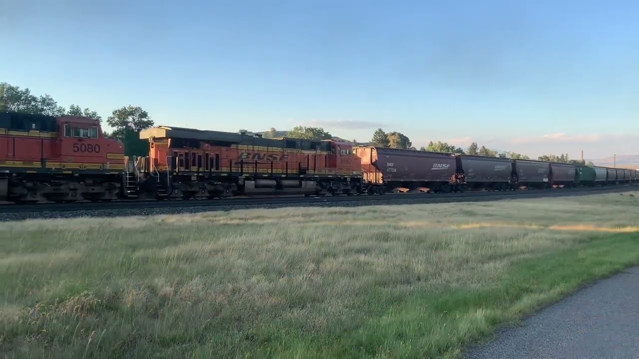 BNSF 7076 West Loaded Grain in Livingston MT