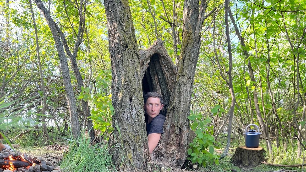 Building a Secret Clay Survival Shelter Among the Trees. Bushcraft