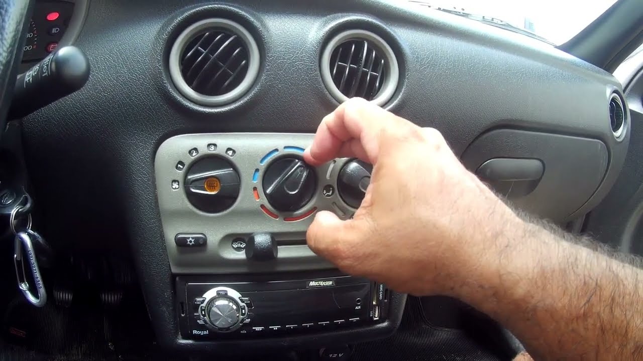 Como usar o ar condicionado no Chevrolet Celta G1.