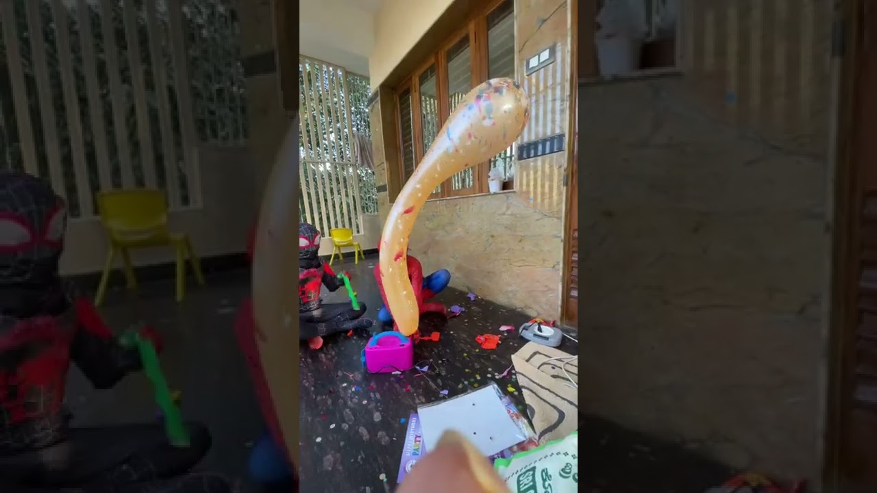 Spider man long balloon popping