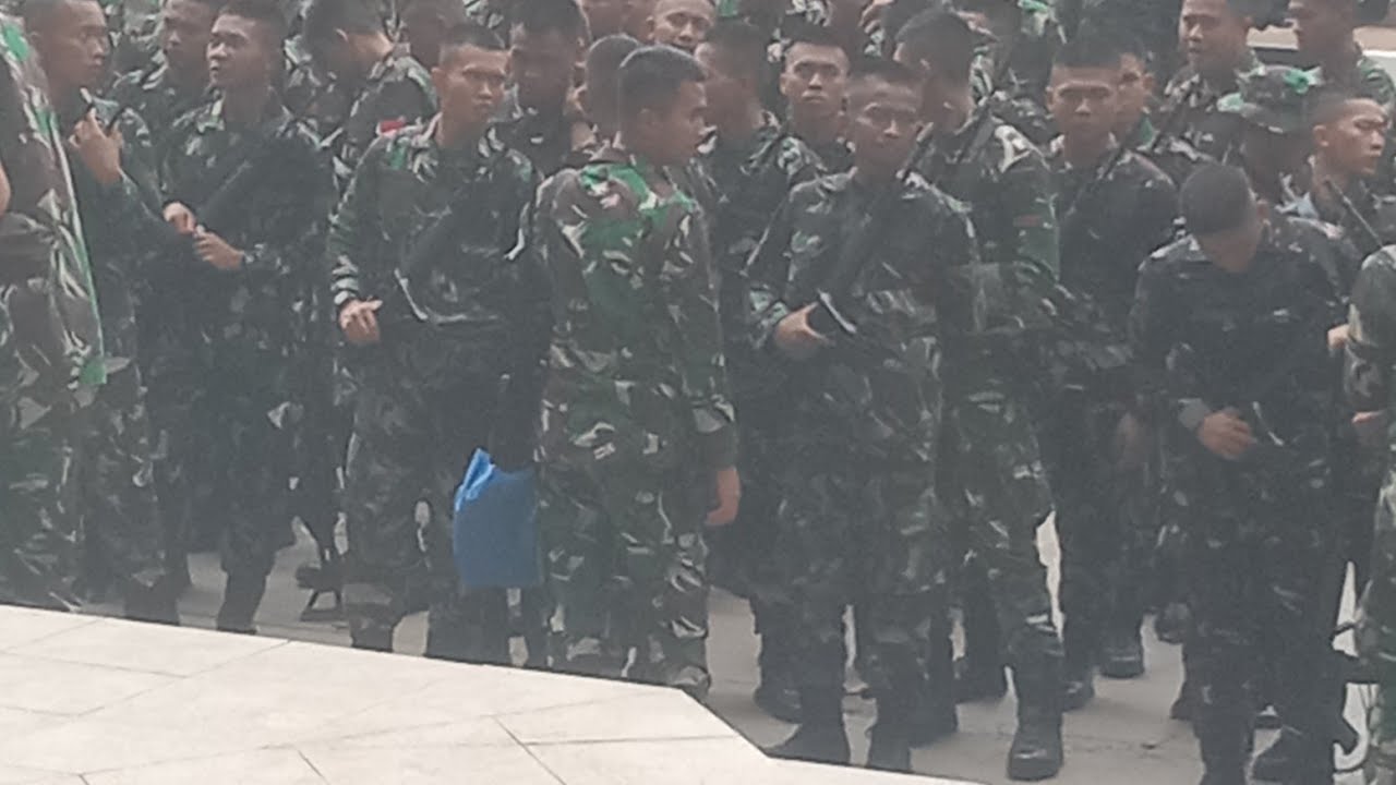 TNI Pulang dari Rusun Nawa pasar Rumput sesudah tugas D jakarta warga pasar Rumput merasa kehilangan