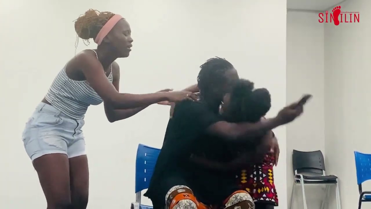 APRESENTAÇÃO DE PEÇA TEATRAL LUXÚRIA NA KAU DI TCHUR