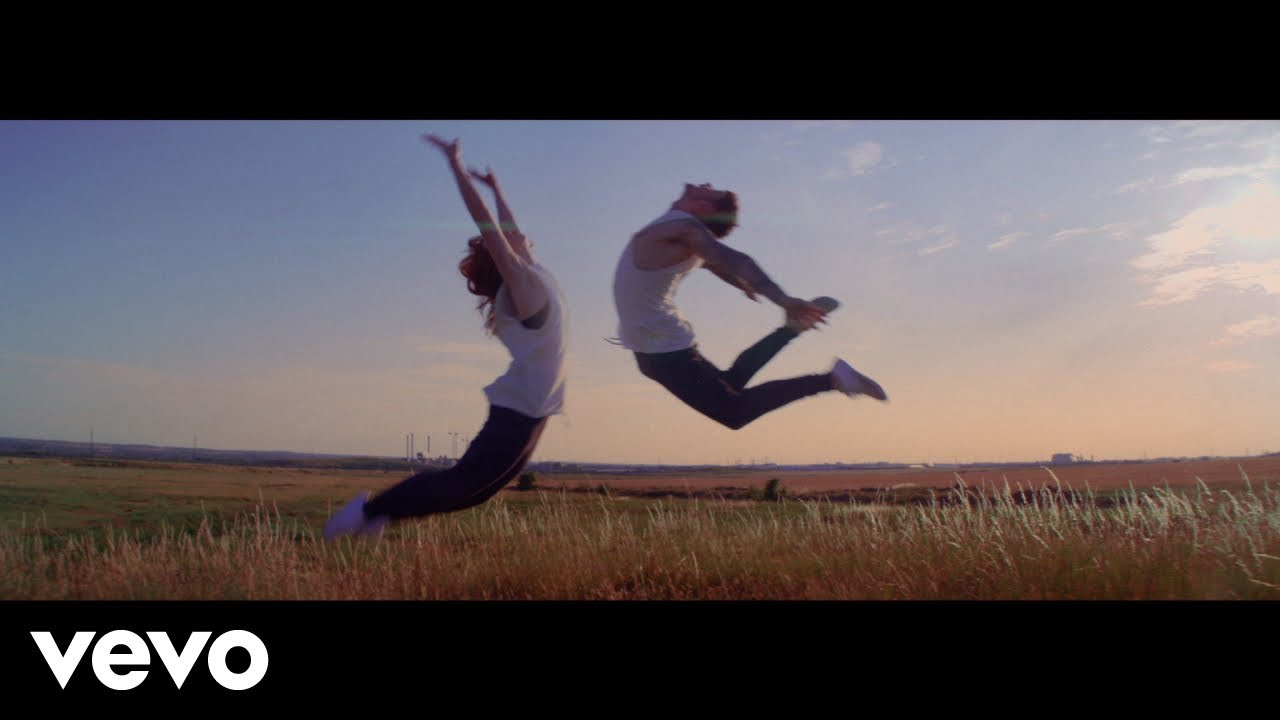 Sara Hartman - Dance With A Ghost