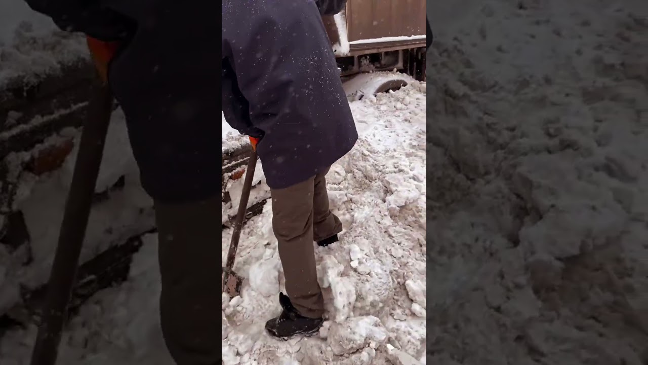 За один день можно откопали фуру из снега