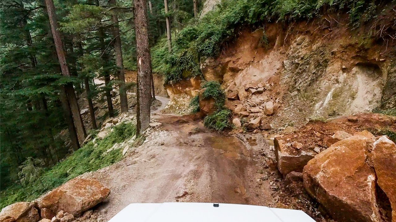 Road to Shikari Devi