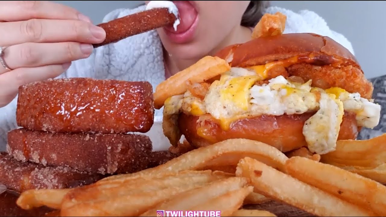 Twilight ASMR fried egg cheeseburger French toast Mukbang bites only