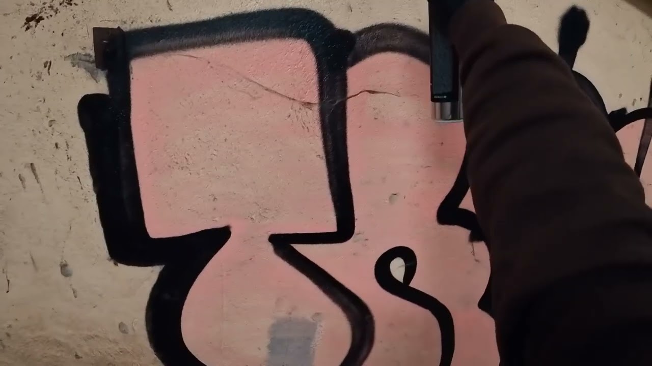 Random takes Graffiti mission 🧨