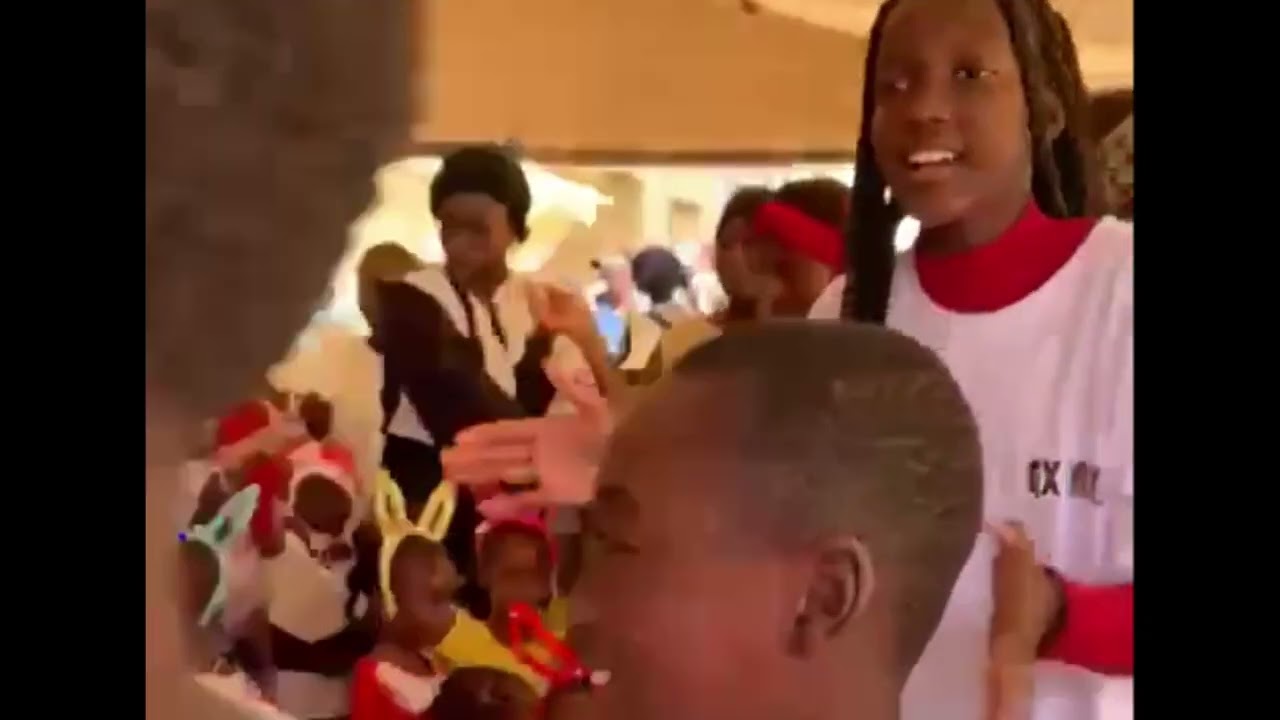 Arbre de Noël kids kingdom saint vallier