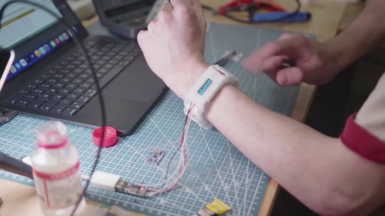 Craft #2.5 – Designing and soldering a simple smartwatch / Проектируем и паяем простые умные часы