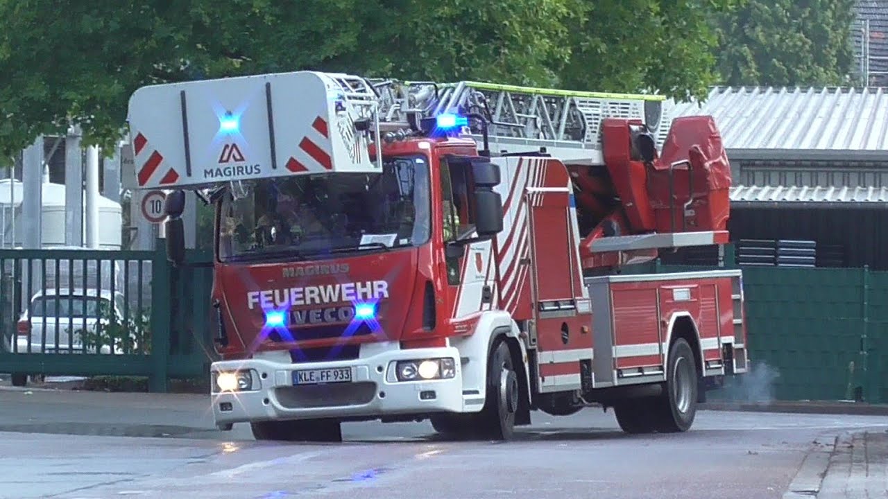 DLK23/12 Freiwillige Feuerwehr der Stadt Kleve, L&ouml;schzug Kleve auf Einsatzfahrt