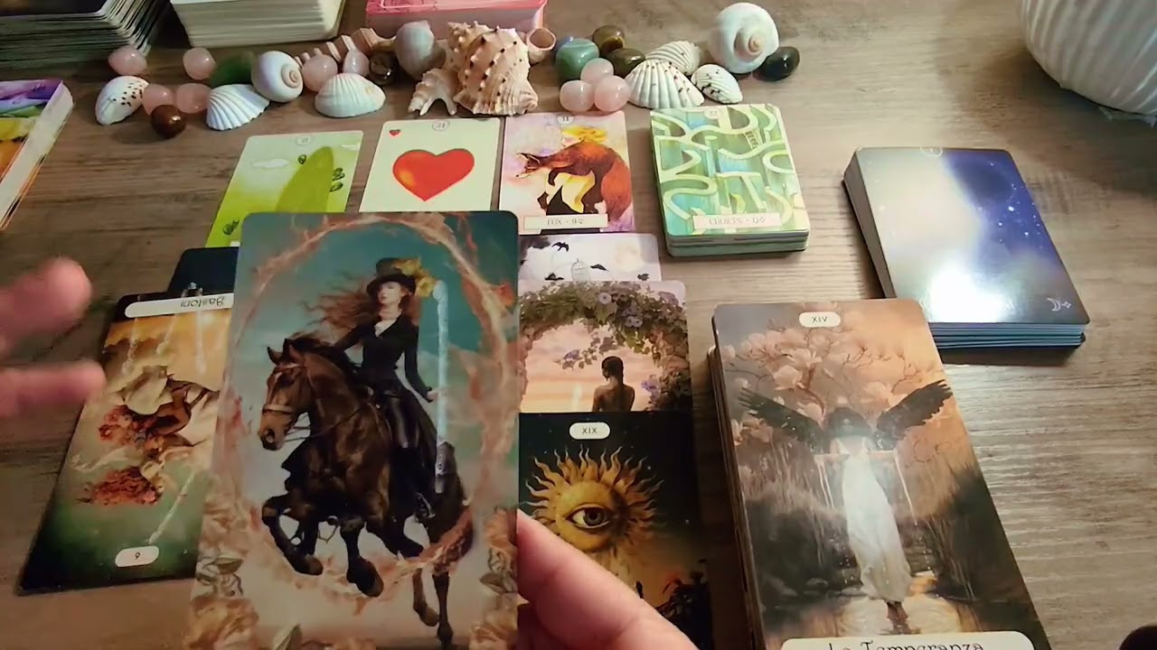 💣TI PENSA IN SILENZIO...MA C'E' UNA COSA CHE NON TI HA DETTO😳💔 Lettura Interativa #tarot