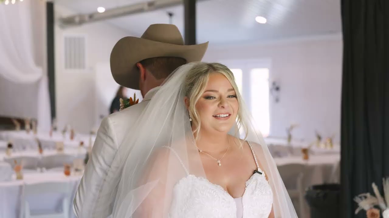 Modern Elegant Texas Wedding Highlight | Bluebird Haven Estates | Madisonville Wedding Photo & Video
