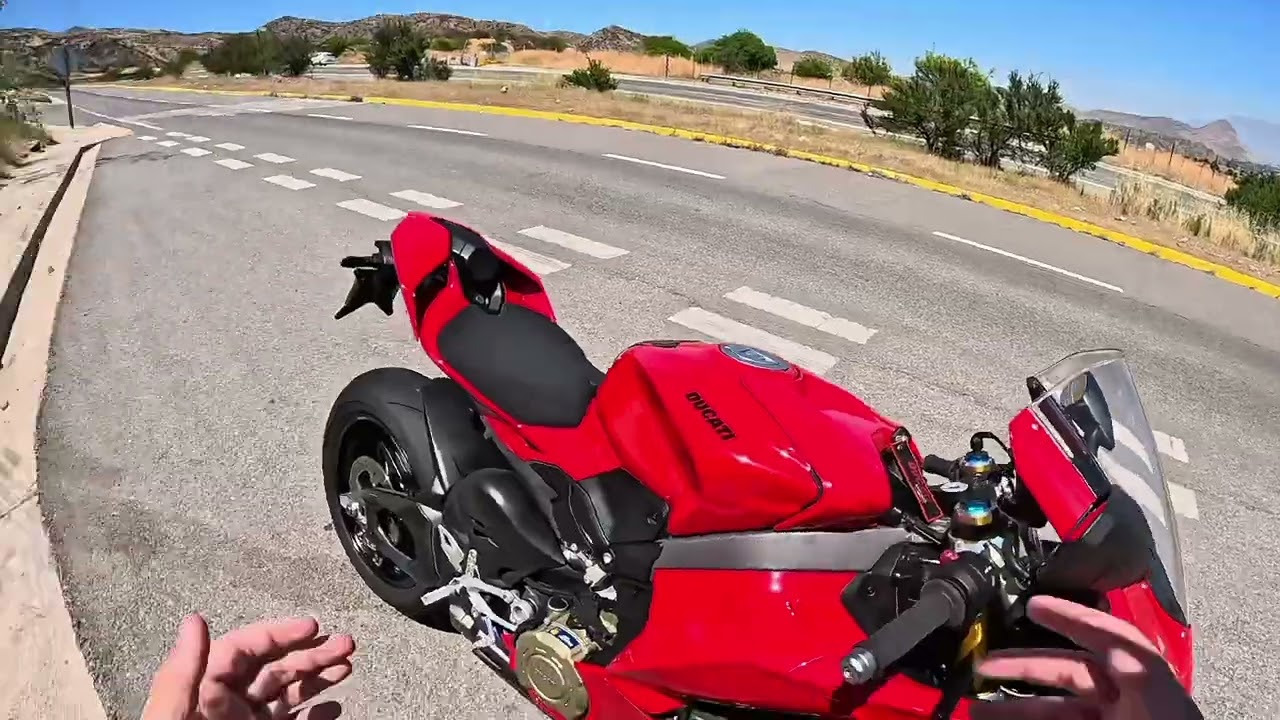 Probando Ducati Panigale V4S 2025⚡️🇮🇹 / @Diegoenmotos #ducati #panigalev4s 