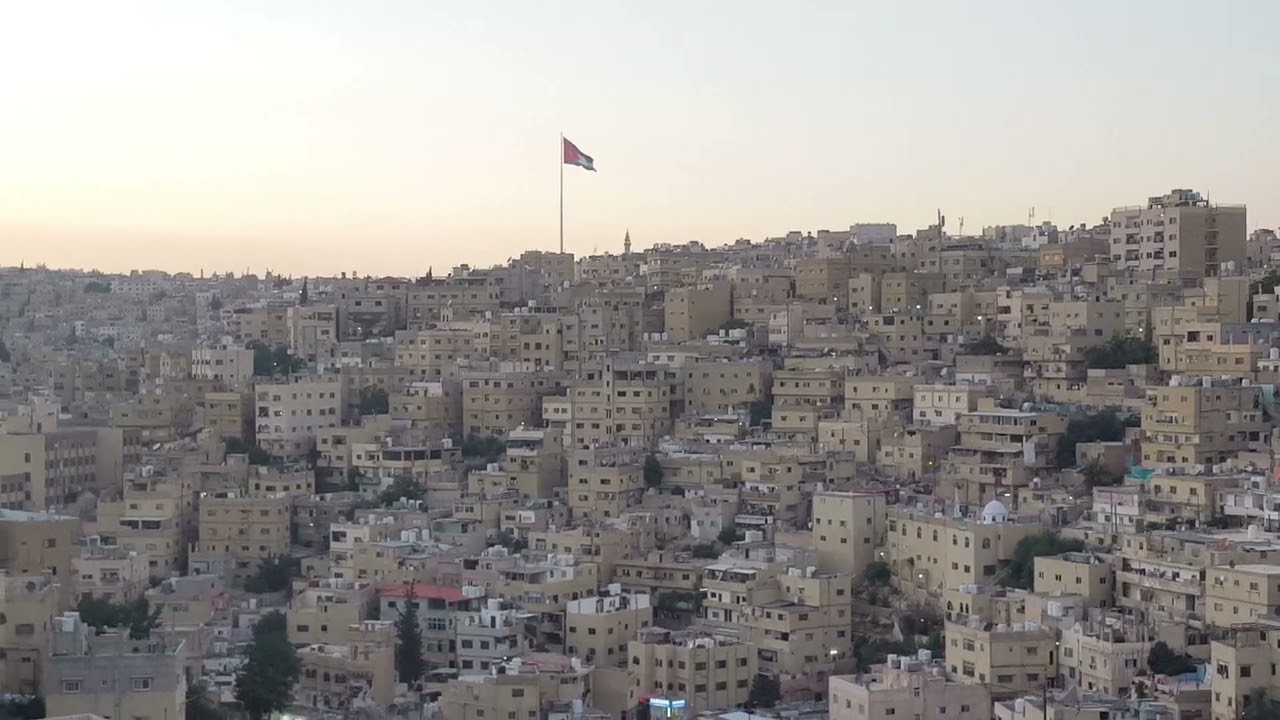 أذان المغرب بصوت الشيخ معروف الشريف في مدينة عمان