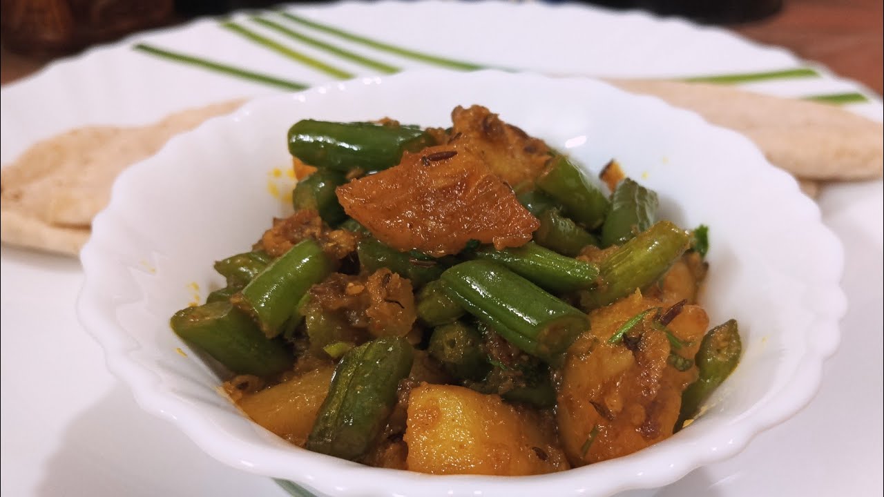আলু বিন্সের এই চটপটে শুকনো রেসিপি জলখাবারে বা ডিনারে একবার ট্রাই করে নিন। Aloo Beans Recipe.