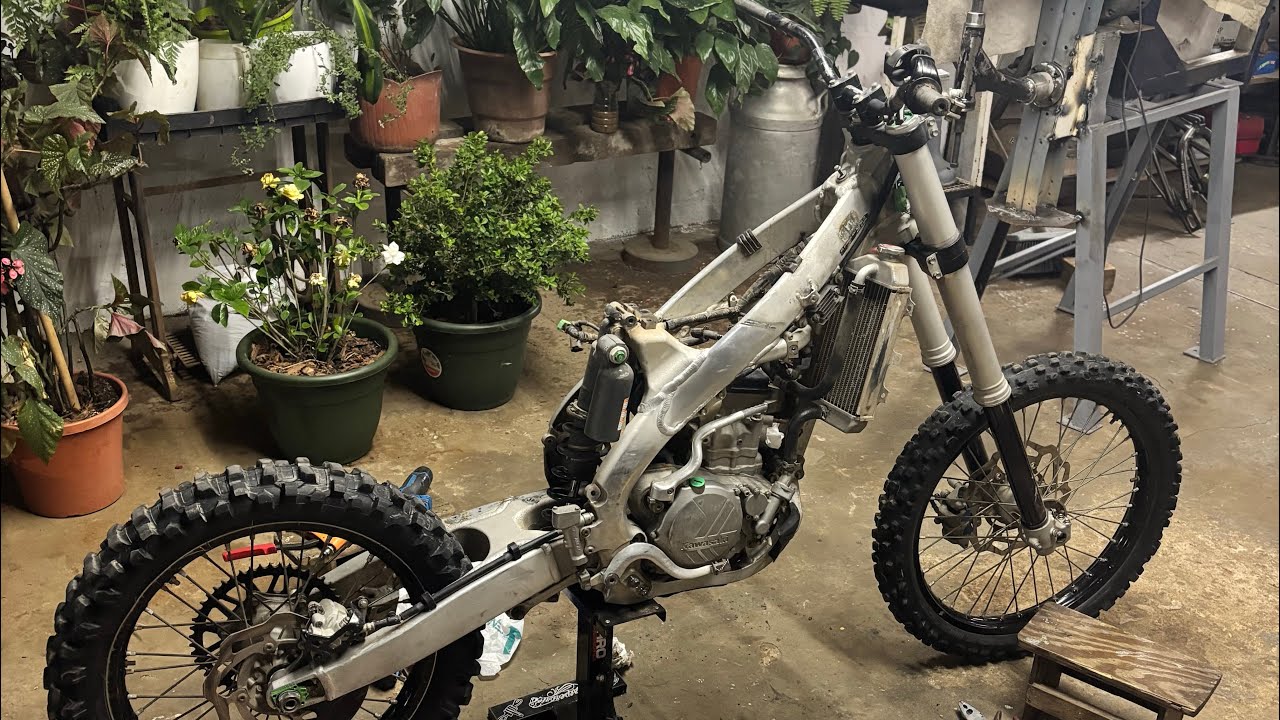 Primera parte restaurando mi Kawasaki KXF
