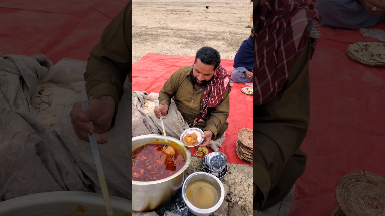 Poor People's eat Breakfast on the ground #pakistanstreetfood