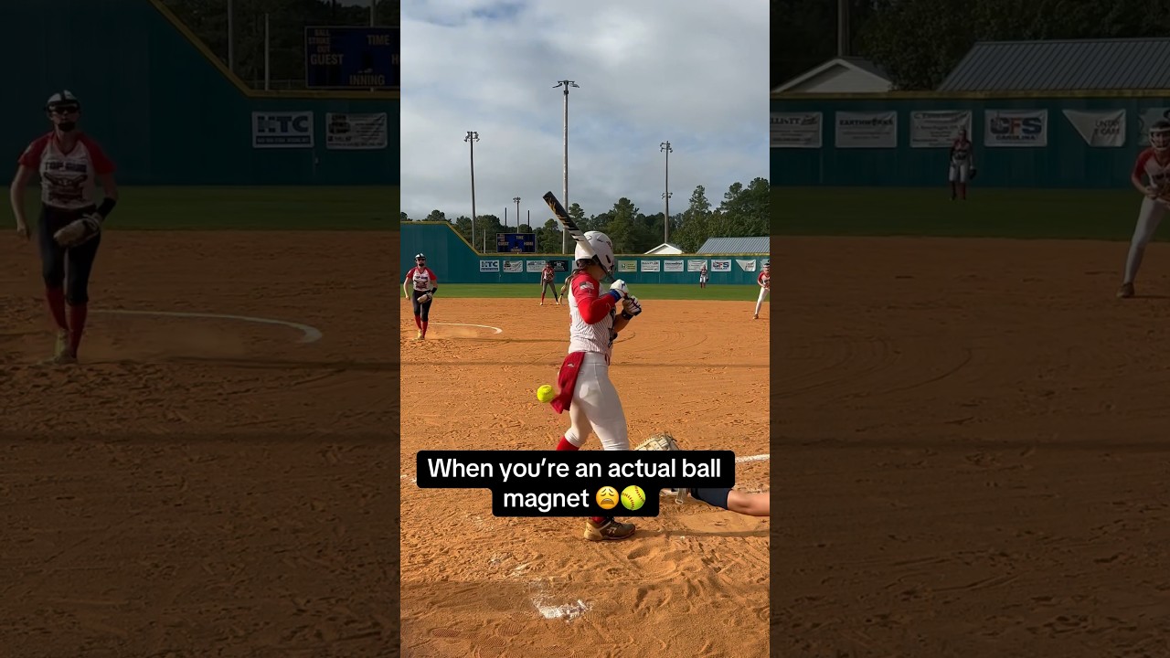 3 раза в 4 играх 😩🥎 #софтбол #удар #магнит #шорты