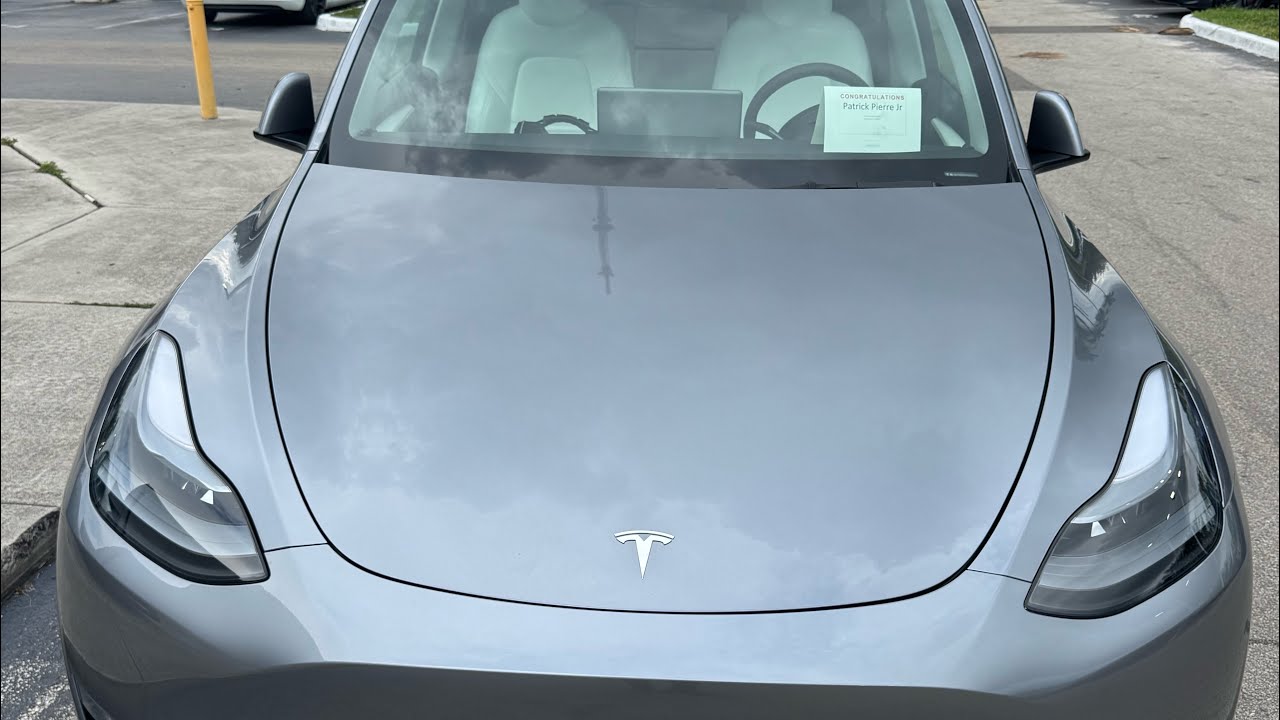 Обзор нового Quicksilver Tesla Model Y | Внешний вид и белый интерьер