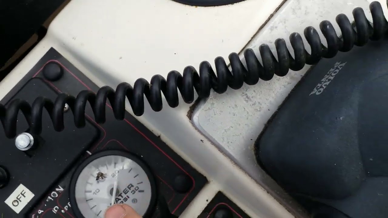 bayliner 2556 engine stat and running.