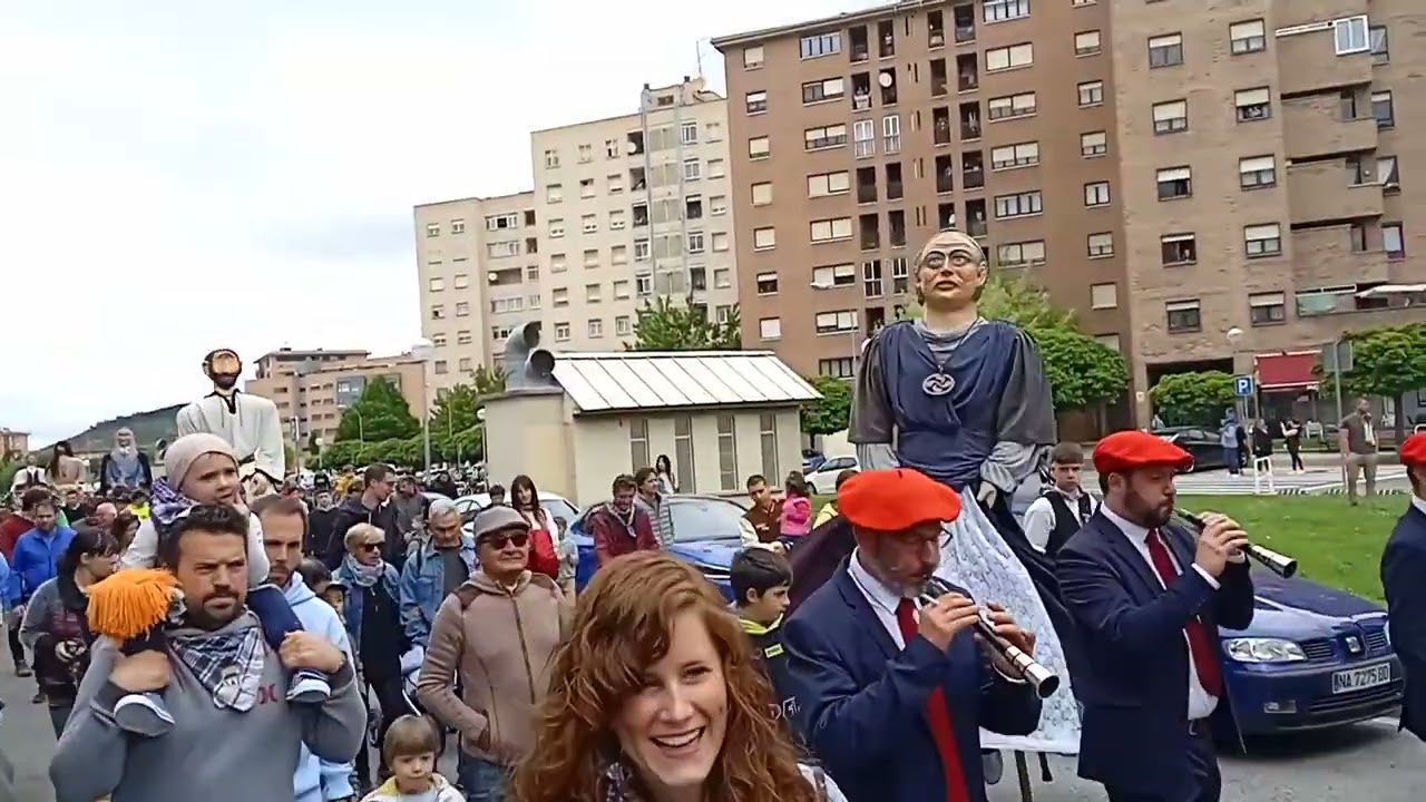 Pasacalles de los gigantes de la Txantrea en sus fiestas ~ 30/04/2023