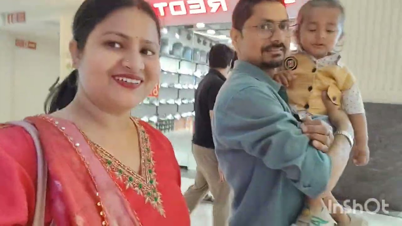 #wait for end हमलोग चले शॉपिंग करने #हमें जो चाहिए था वो मिला नहीं 😔😔