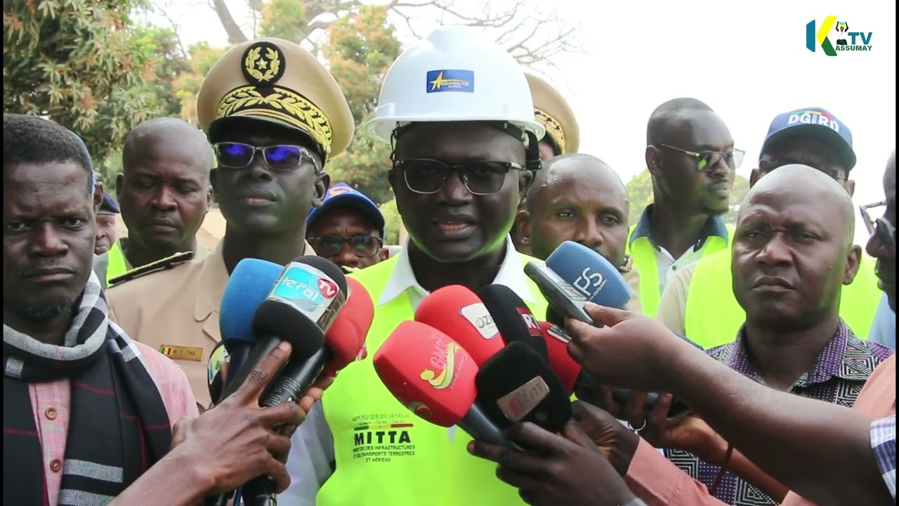 Sénoba-Mpack : Le ministre Yankhoba Diémé en visite sur les chantiers des infrastructures routières