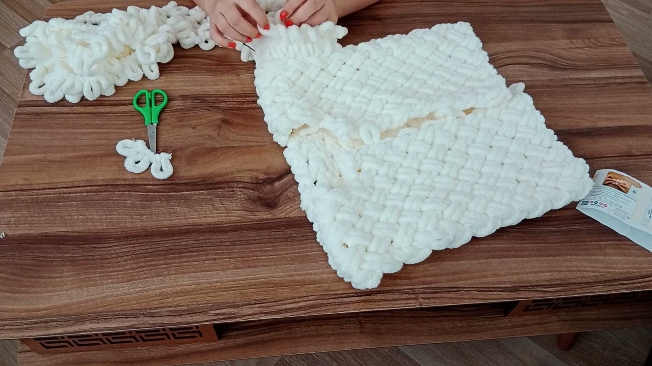 Alize puffy 4.video  3 4 yaş kapşonlu hırkanın kol başlangıcı.Tığsız şişsiz örgü hasır model örgü