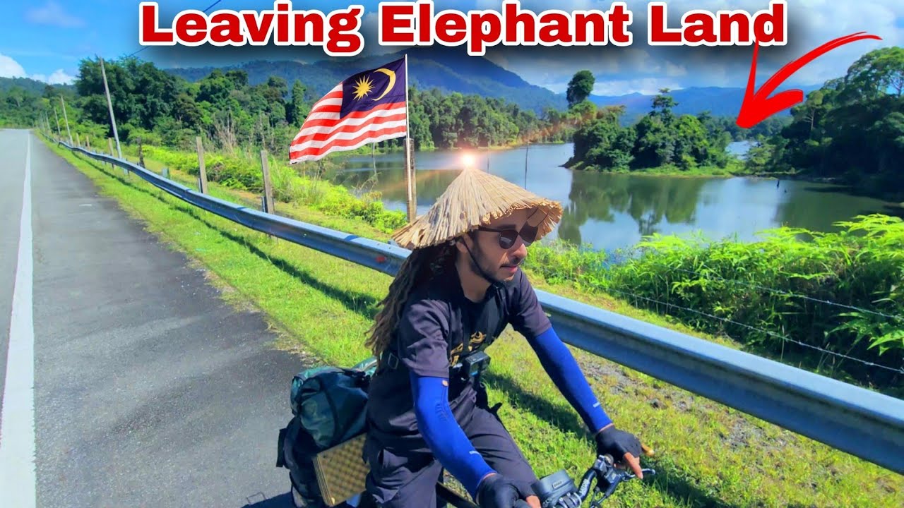 V35🇲🇾: Solo Cycling to the South. Camping by the Sea.