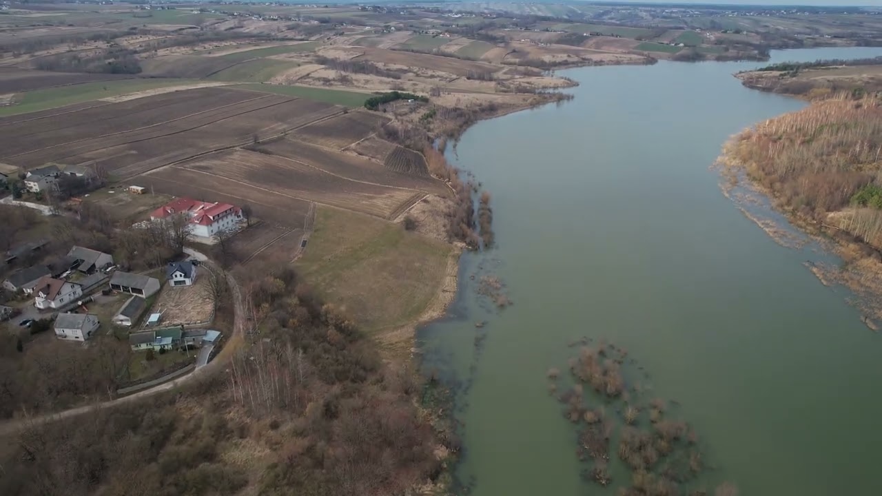 Zalew Wióry cypel od strony rzeczki Pokrzywianka.
