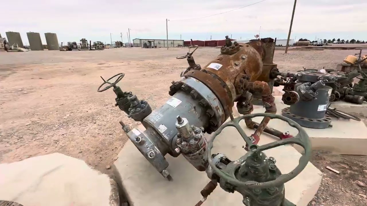 19080 - Cactus Conventional Wellhead w/ Various Sized Valves