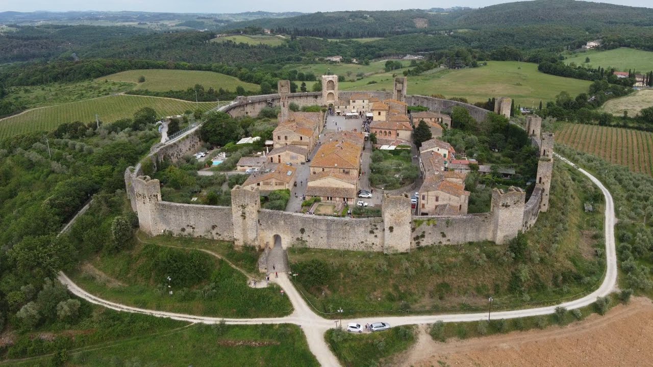 Monteriggioni – La fortezza medievale che sfidò Firenze