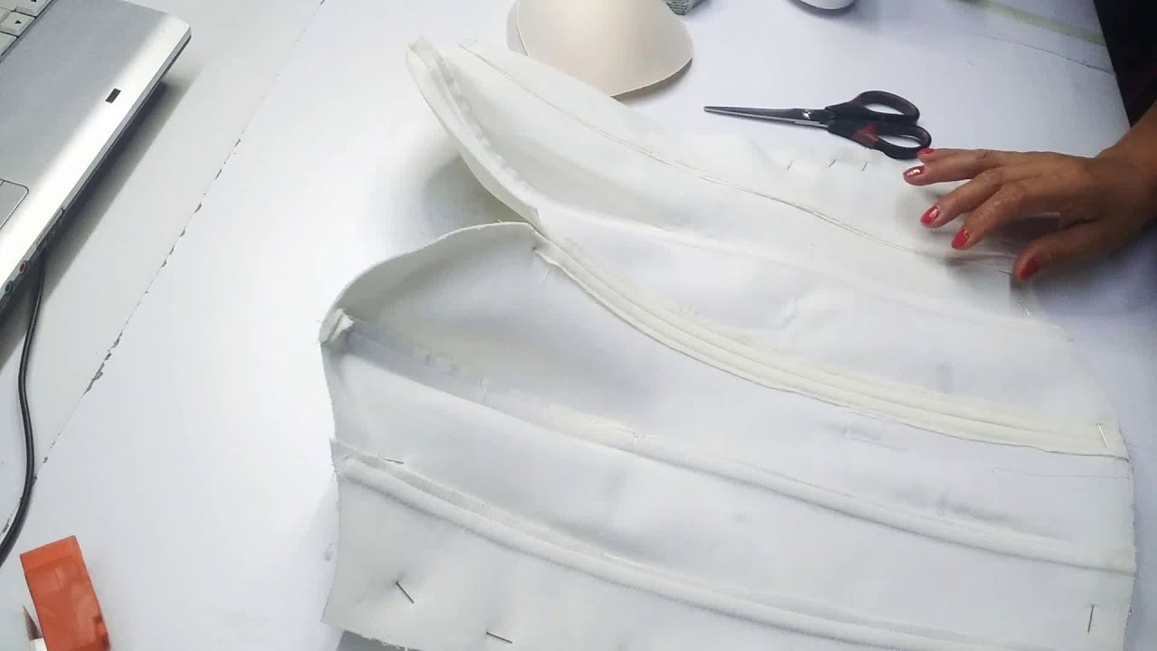 18. Corset. Colocación de las copas