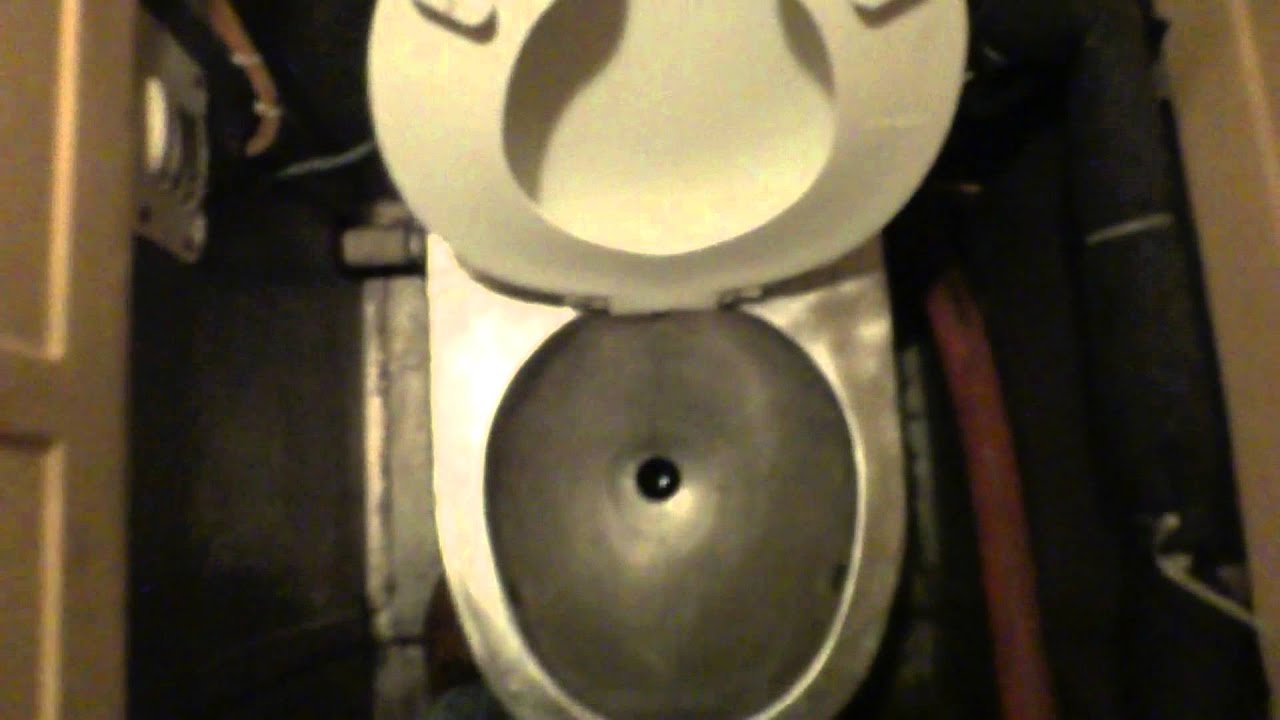 Bathroom Tour: Envirovac Vacuum Toilet on a GE Dash 9 Locomotive