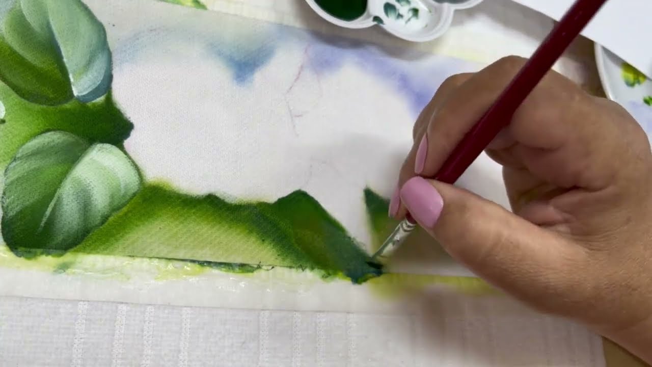 Pintando hortênsias na toalha de lavabo