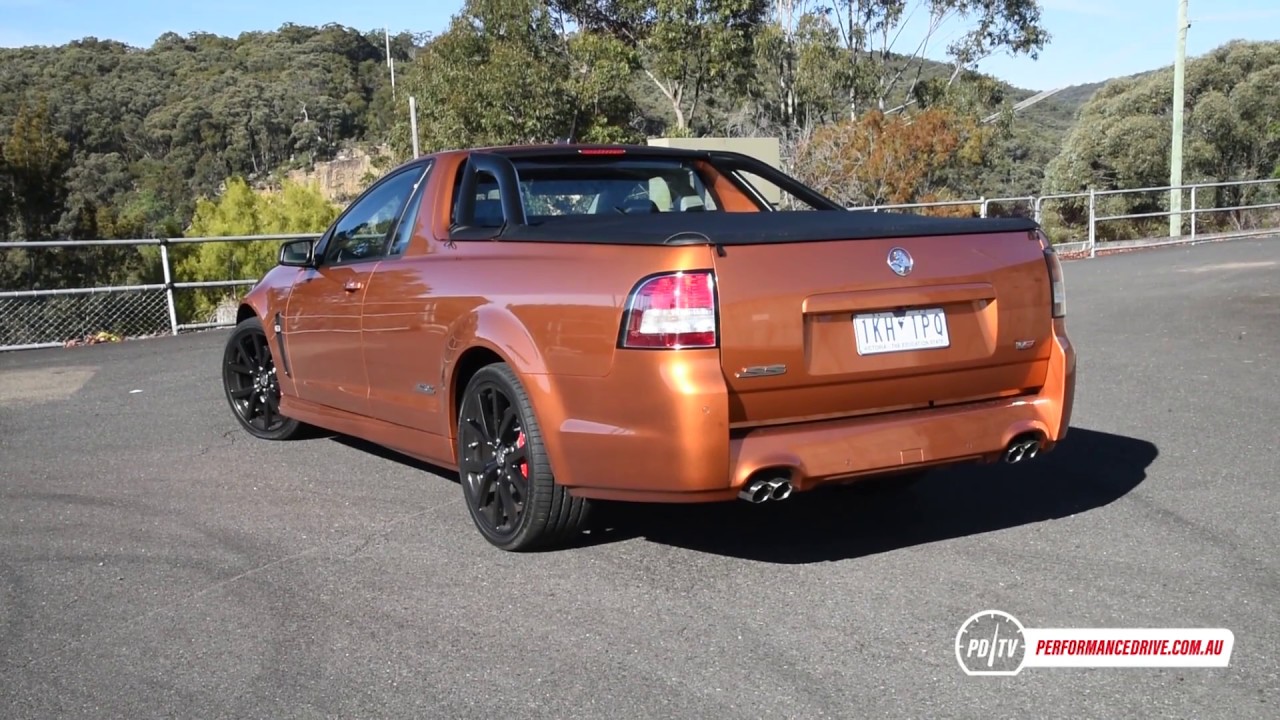 2017 Holden Commodore SS V Ute 0-100km/h & engine sound (LS3)