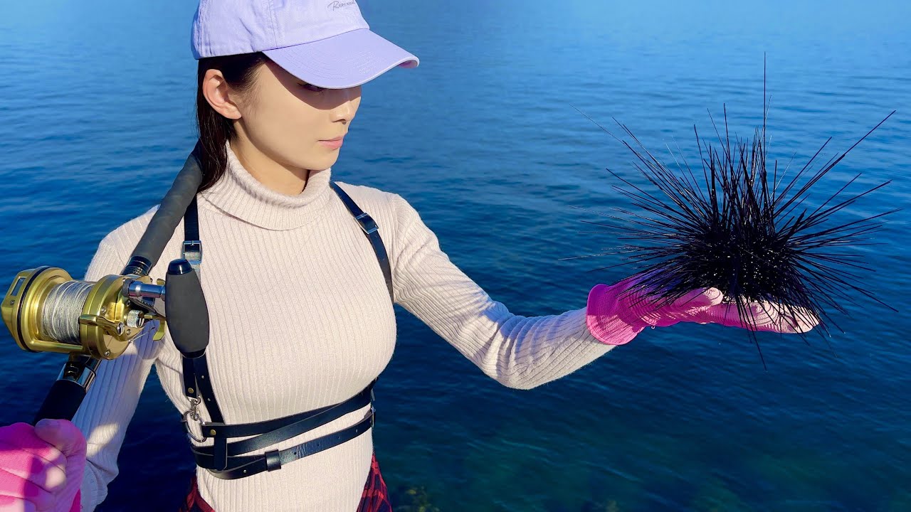 巨大な毒ウニで大物を次々と釣り上げる😱‼️釣り竿が驚きの曲がりを見せる‼️