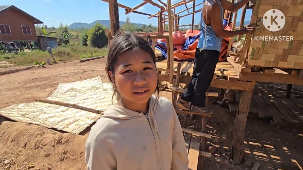 น้องออยช่วยพ่อสร้างบ้านเอง บนที่แปลงใหม่