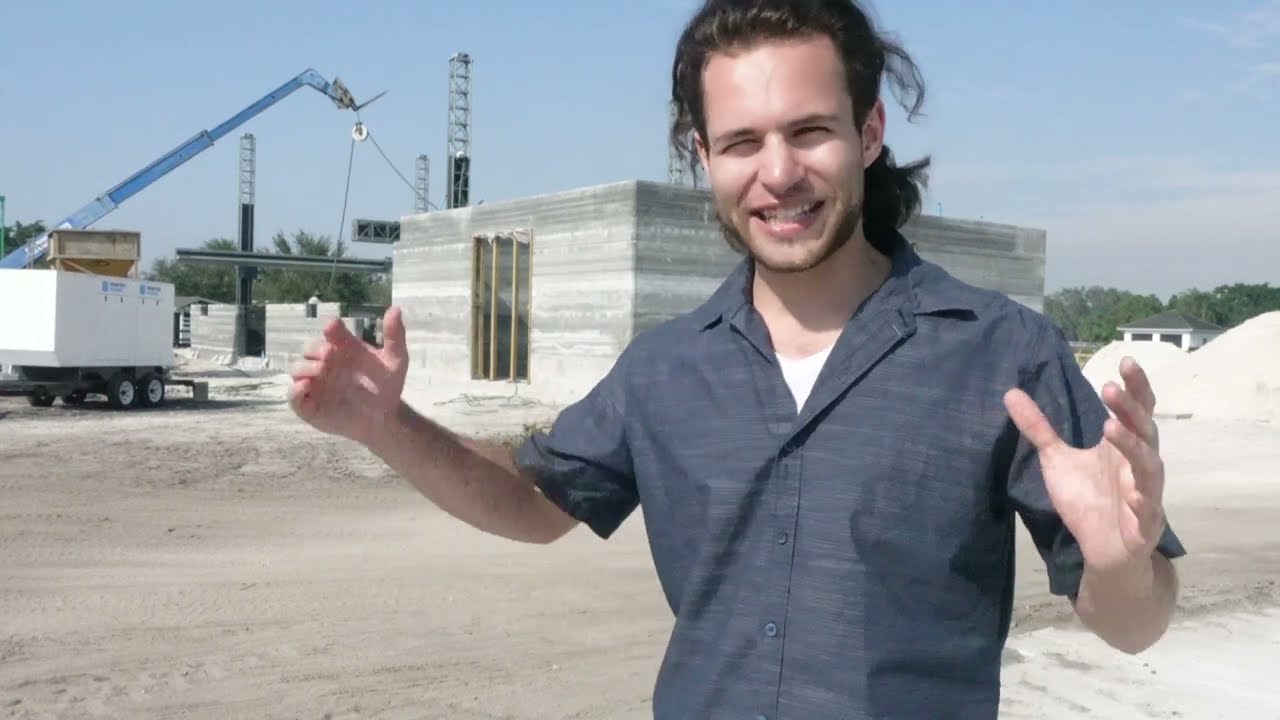 10,000 ft&sup2; 3D Printed Building Under Construction