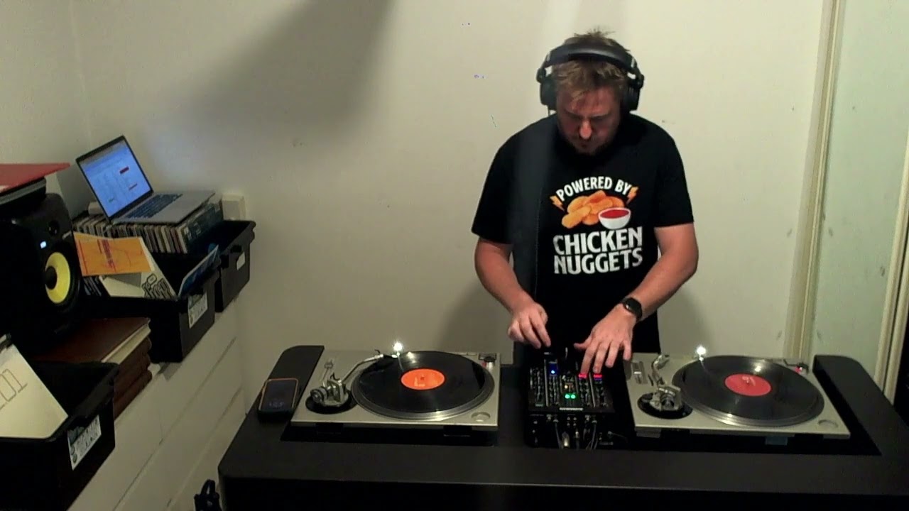 S01E02  - Gatecrasher edition 